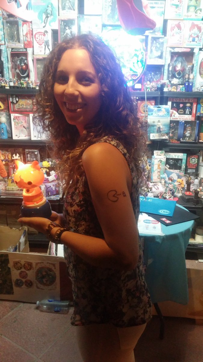 BarrosaManga's tweet photo. Ven con tu imagen favorita y Cheyenne te la tatuará en henna 👍👍👍 https://t.co/8M4Jkl3DIb