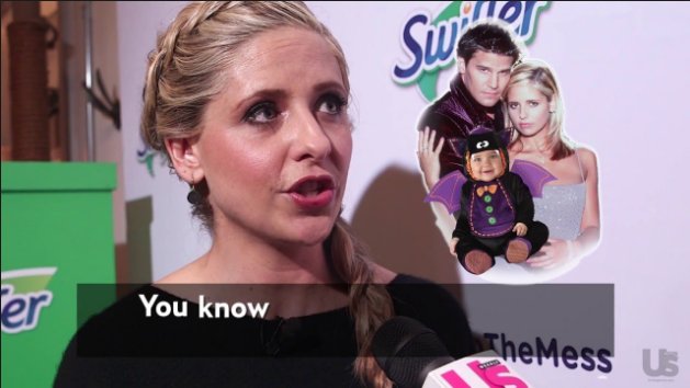 GoldenSlayer4's tweet photo. Okay I found where the photo originated from! US Weekly made it from when they interviewed @SarahMGellar at Swiffer's #Yestothemess event! Sarah talks about how she spends time with her kids and you just know she's great mom! #Bangel #Buffy #Angel https://t.co/8fmGvVf4il https://t.co/QXTepuentr