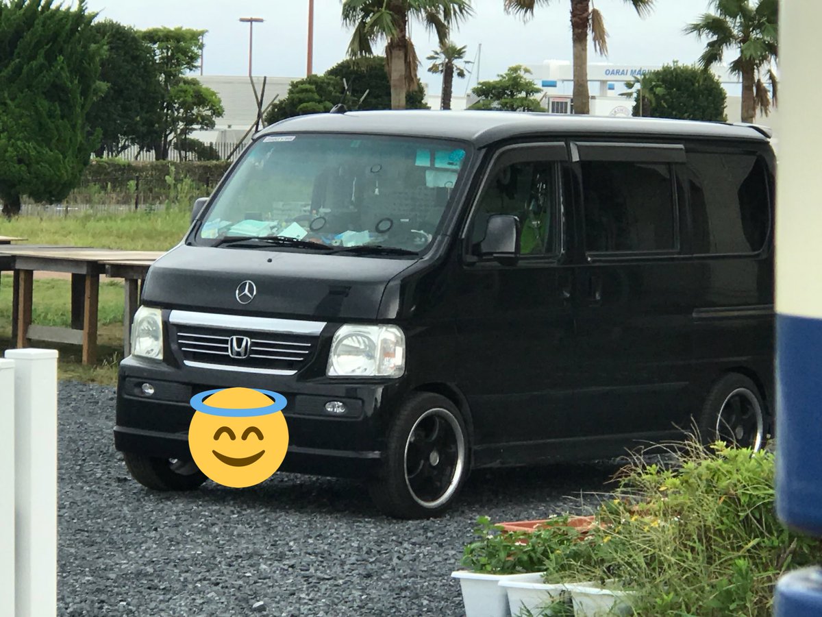 さわ Twitterren トヨタでレクサスのエンブレムに変えてる車はよくいるけどホンダの車にベンツのエンブレム貼り付けてるのは初めて見たな しかも元のエンブレムは貼ったままでホンダへの敬意も忘れていないところがポイント高い