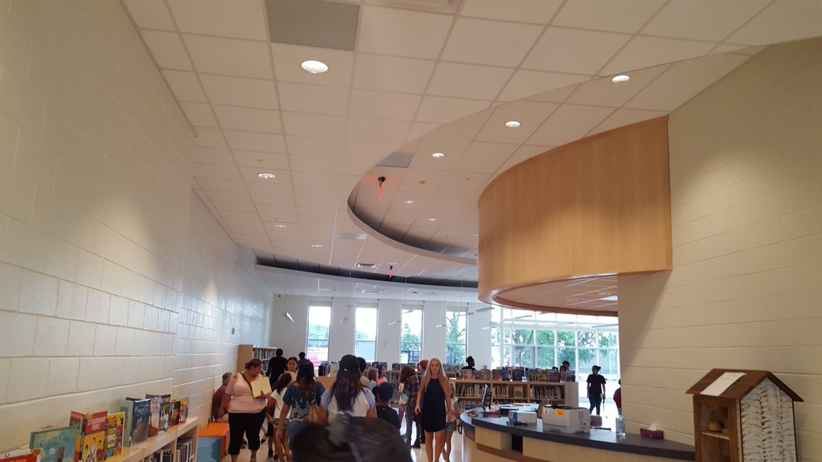 SuperLadyJay's tweet photo. @TGESTIGERS  Absolutely love the new school and even though my older kids won't get to go there we will always be tigers!! https://t.co/3LAIRD0dFE