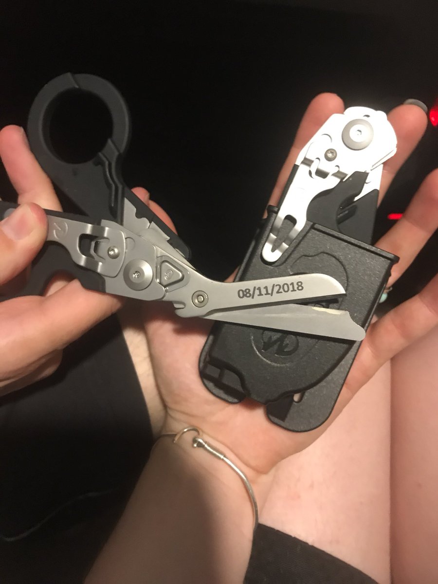 KissLikeHockey's tweet photo. BEST PRESENT EVER FROM @Chin_The_Sack!!! 2 Raptors with our wedding date engraved on them! ๐๐๐
Now we have 4 Raptors ๐๐๐ #Raptors4lyfe #EMSlove ๐๐ป๐๐ป๐๐ป๐๐ป https://t.co/PylFshyKYO