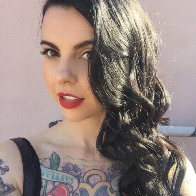 Come hangout with me on #BIGOLIVE https://t.co/aXp4trqnQL https://t.co/1qcUuJ5ggZ<a href="/tag/bigolive"class="tags">#BIGOLIVE</a>