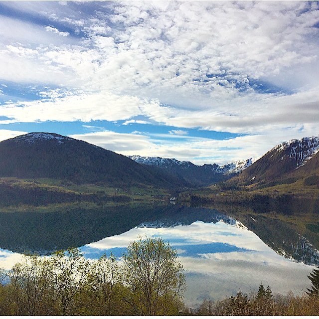 Sunday - quiet-time for reflection? ':) 🌃🌉🌄🌅
Location :  #skeidsdalen  #norway