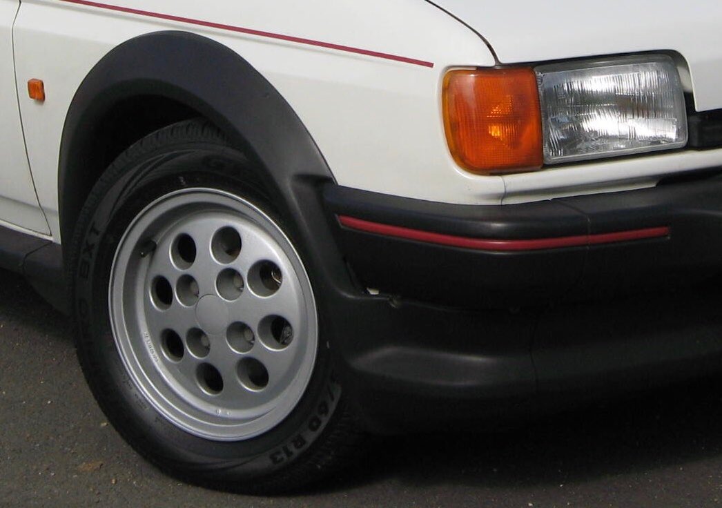 RVSdotcom's tweet photo. The quiz is back! Can you identify the make, model and version? #CarQuizGuru #NoPrizeJustGlory https://t.co/rUc4CvDSkr