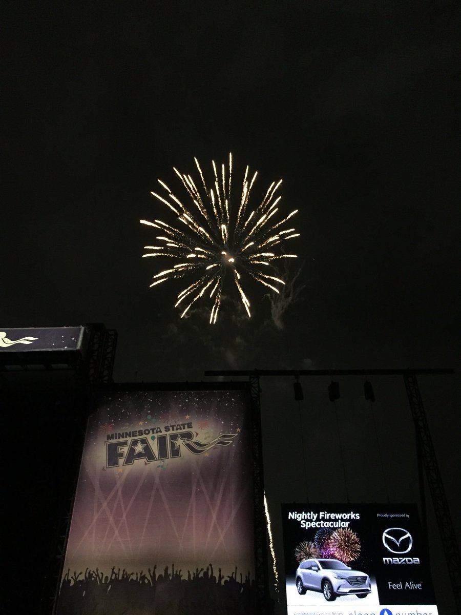 dukebd32's tweet photo. Fireworks: how you should always end a mutha-fin @311 show. Brilliant!! Thank you @pnut @NickHexum https://t.co/6dskfRQK8m