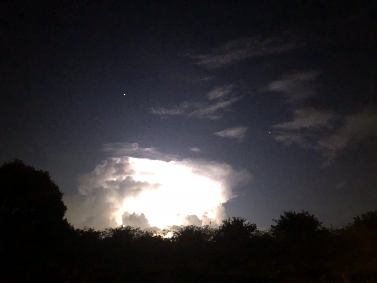 Drewfred920's tweet photo. Crazy Storm in Huntersville ! @wxbrad @wcnc @wxbradWCNC https://t.co/6XLTpUPXvf