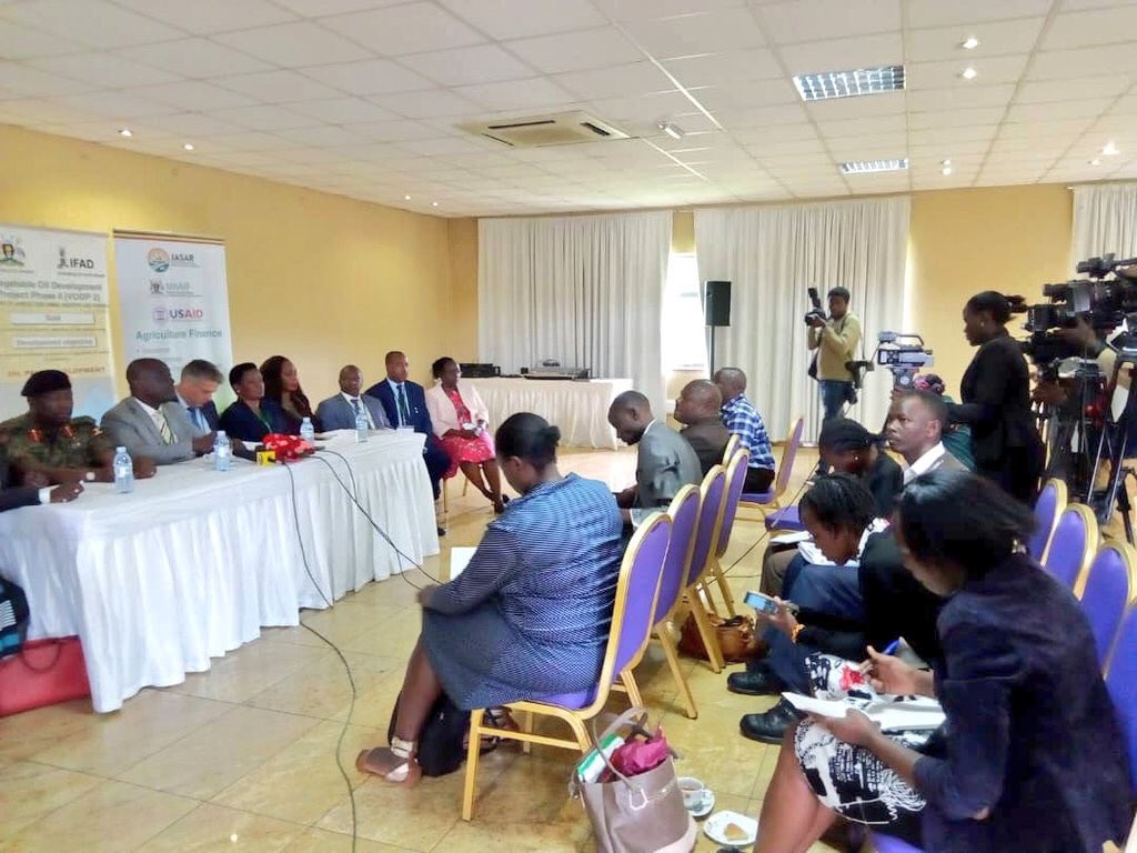 OWC_ug's tweet photo. Lt Gen Charles Angina joined @MAAIF_Uganda break out session groups to discuss key issues affecting Agriculture;
Groups are divided differently.
1. Productivity
2. Marketing
3. Agriculture infrastructure
4. Agriculture finance
6.Knowledge
5.Regulation and certification
#JASAR https://t.co/lkDCpoqcJ5