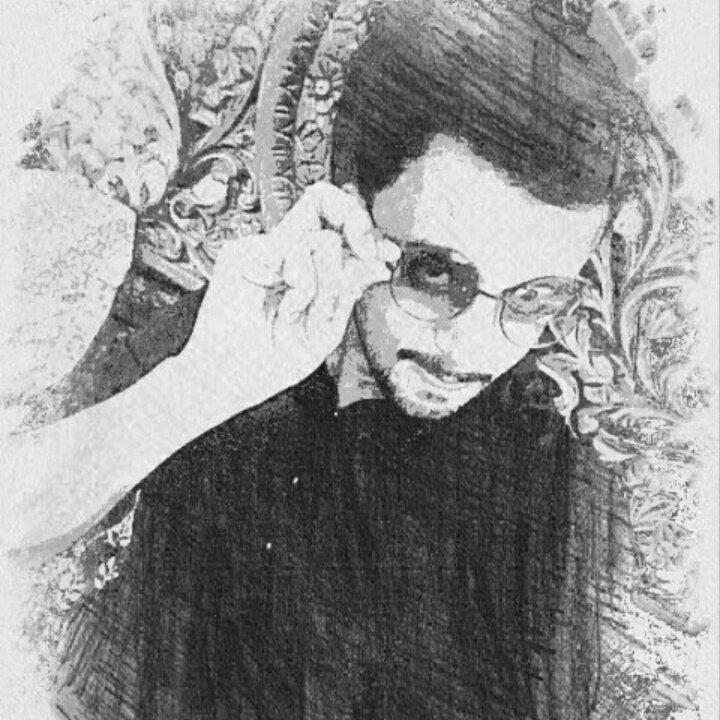 HappyKhizer's tweet photo. تم میری تصویر بنا کے لائی ہو 
یعنی اب میں دیوار سے لگنے والا ہوں https://t.co/xf2hIp4GSR