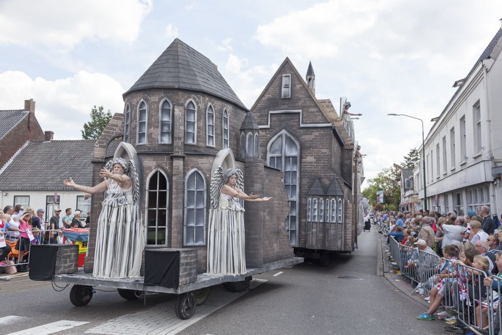 Brabantsedag's tweet photo. We kunnen wel blijven kijken naar de foto's: geweldig! Nagenieten van de 61ste Brabantsedag! #brabantsedag #heeze https://t.co/52kZw5xnI8