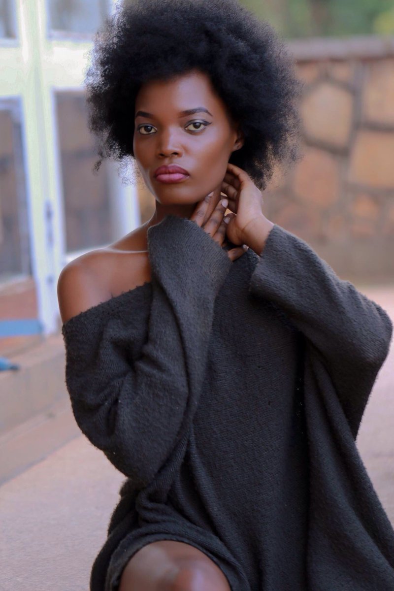 crystalmodelsUG's tweet photo. Meet Fanta Jemie Banx.
Photographed by Mbogo Moses
Directed By @ronniensubuga0
Makeup by Kisakye Faith
#CMAGirls #Fashion #AfroAfrican #CrystalModelsAfrica #Colour #Boldandfree #Ugandan https://t.co/oNSeNpzwdb