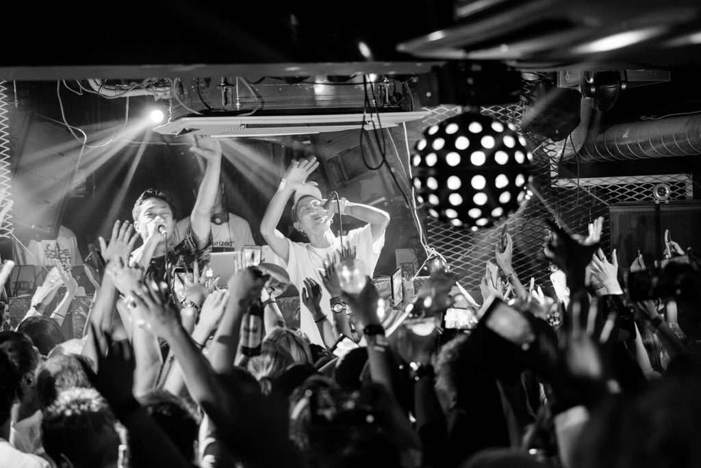 deejay_gdb's tweet photo. 先週土曜のAnother dayの写真いただきました！
Y-ACEのfeatでたったワンバースだけの時間やったけど最高に楽しかったっす！
快くライブさせてくれたペコ君にも感謝です🙇
ありがとうございました！
#t_ace
#y_ace
#g_d_b
#n9s https://t.co/k66HHIT9xL