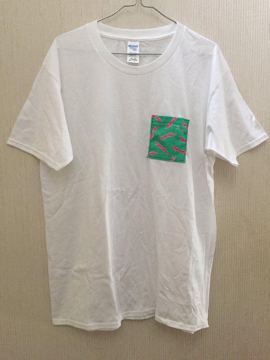 gogohitrans's tweet photo. 夏も終わりですね！
出し忘れていた一点物☆
■甘い蜜でる花柄ポケ TEE Lサイズ ¥2000

甘い蜜がでる花懐かしいですね〜！ https://t.co/kOwZtQvqh4