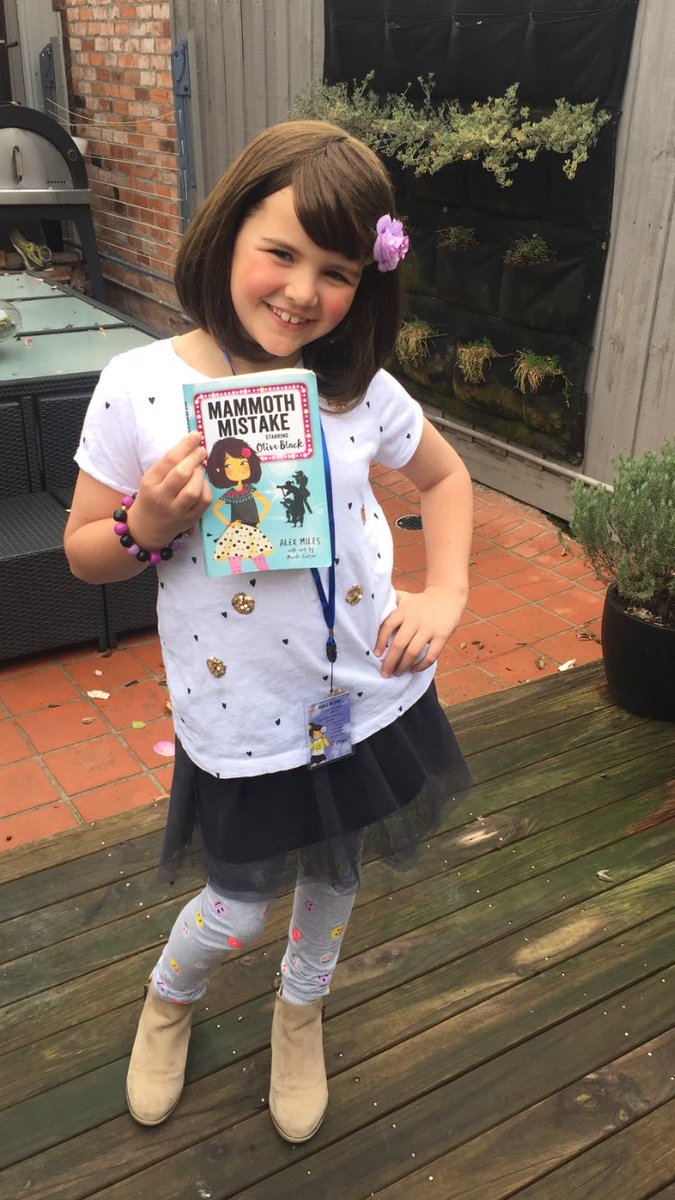 byAlexMiles's tweet photo. I will never tire of seeing kids dress as Olive for Book Week. #oliveblack #bookparade #nailedit #cbca2018 https://t.co/1oxLWhmEKL