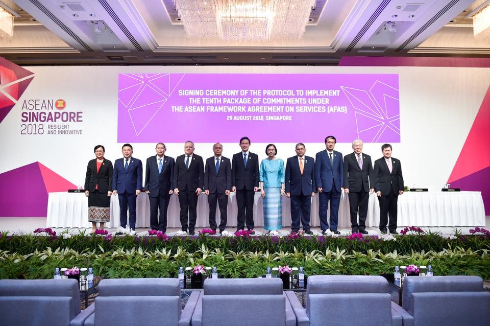 MTI_Sg's tweet photo. AEM Day 01 – Agreements inked to boost trade flows and further economic integration in the region. Find out more: https://t.co/HHKUdXlCoo https://t.co/aQvJfzwyNA