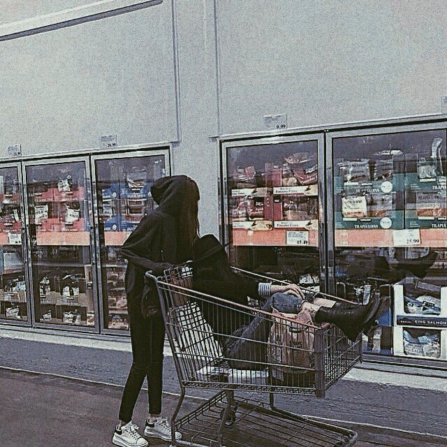 Featured image of post Aesthetic Couple Shopping