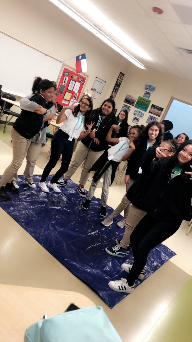 girlsJMS's tweet photo. FLIP THE TARP team building activity at our FIRST meeting of the year #jmsGIRLS #7thgrade #8thgrade #itsagirlthing @netzeroJMS https://t.co/Uw4PN40cF7
