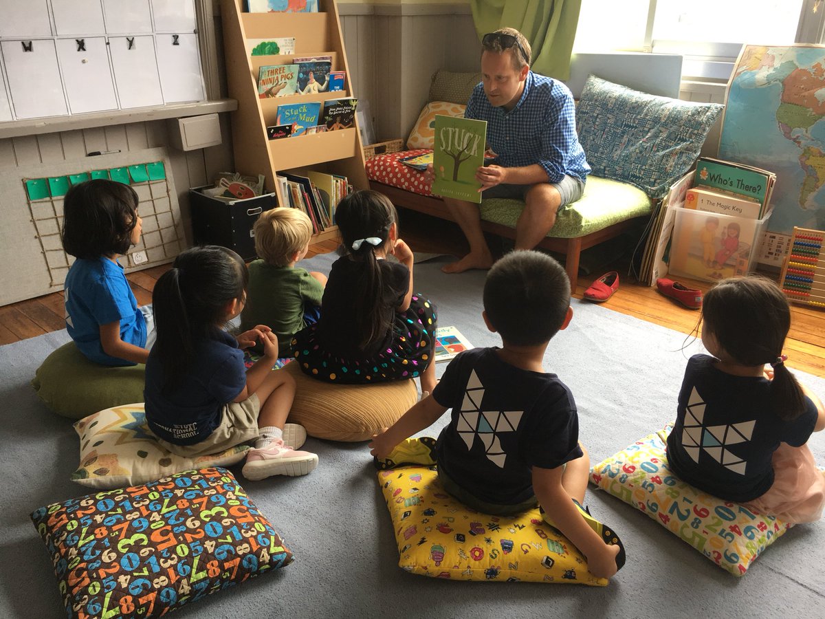TamariskNZ's tweet image. Thanks @naturalinqmaths #pypcoordinator @KyotoIntlSchool for popping in today to read us a story on the #firstdayofschool #learningatkis