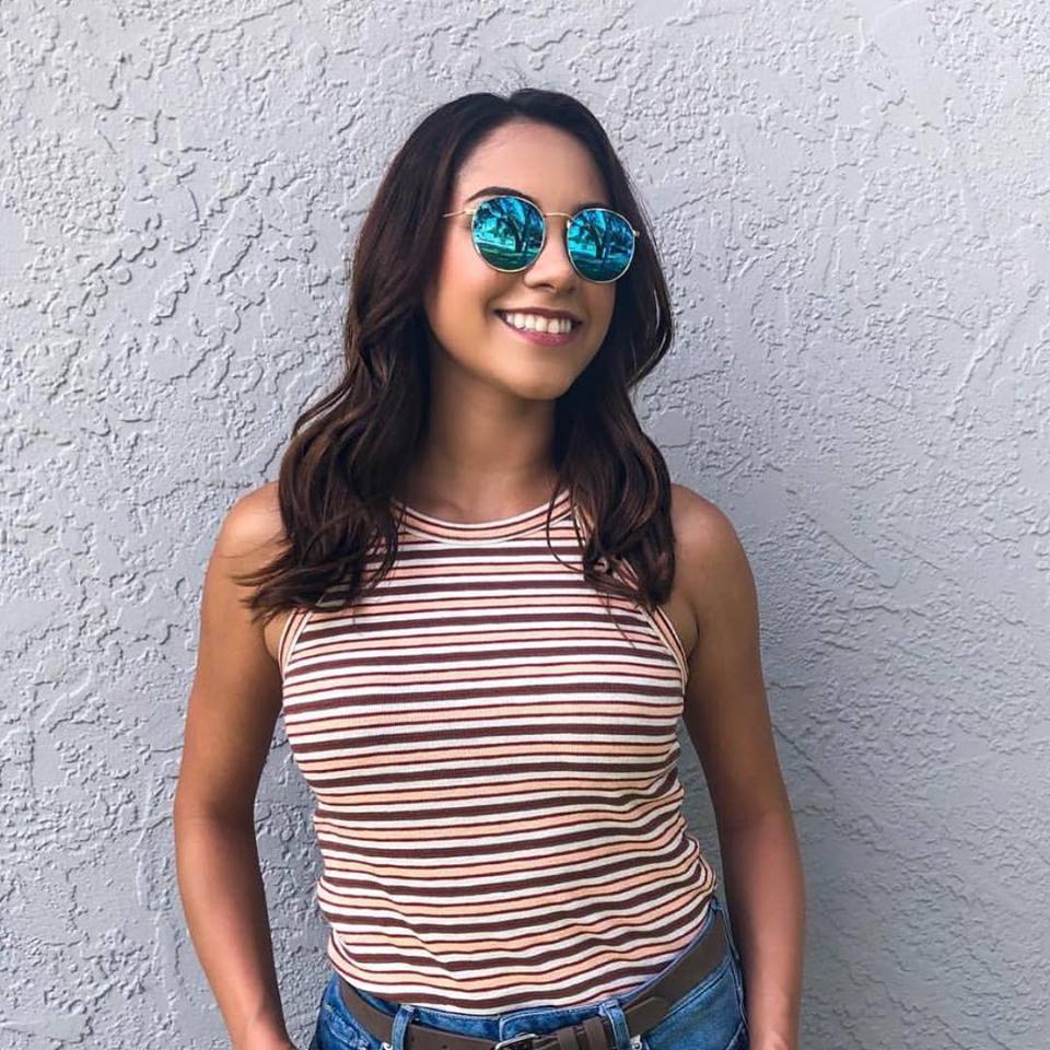 wearme_pro's tweet photo. Pro tip: make a neutral-filled outfit POP 💥 with a colorful pair of sunnies! ❤️ // https://t.co/4H0bVkQox8 ✨ ⠀ https://t.co/ZBkuFnPxTa
