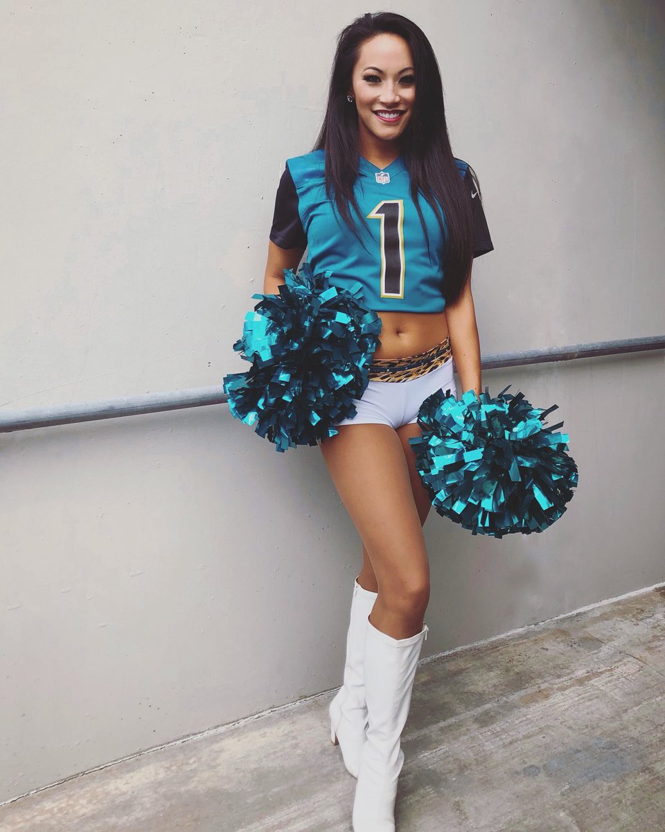 joshuaiancooper's tweet photo. Sending #WCW shoutout and love to @theotherAP from @ROARoftheJags you’re so gorgeous love seeing your beautiful smile. #FavoriteUniform #GoJags 🎉💙😍👩🏽🖤🐾😃 https://t.co/XqYojI92PT
