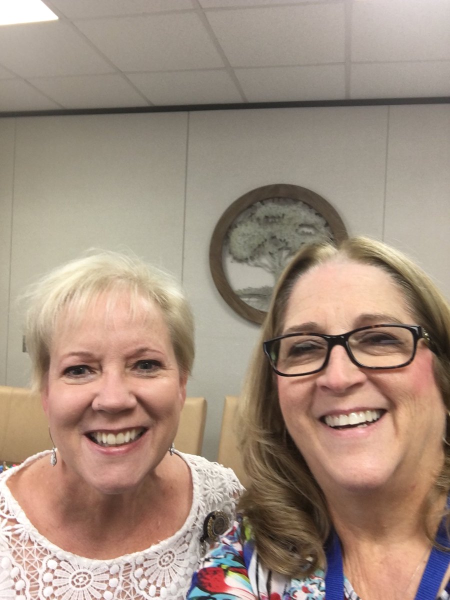 hough_kari's tweet photo. Thank you Dr.B for stopping by Tipps this morning! @TippsElementary @CyFairISD #Tippsback2school https://t.co/FS2ErXZvu2
