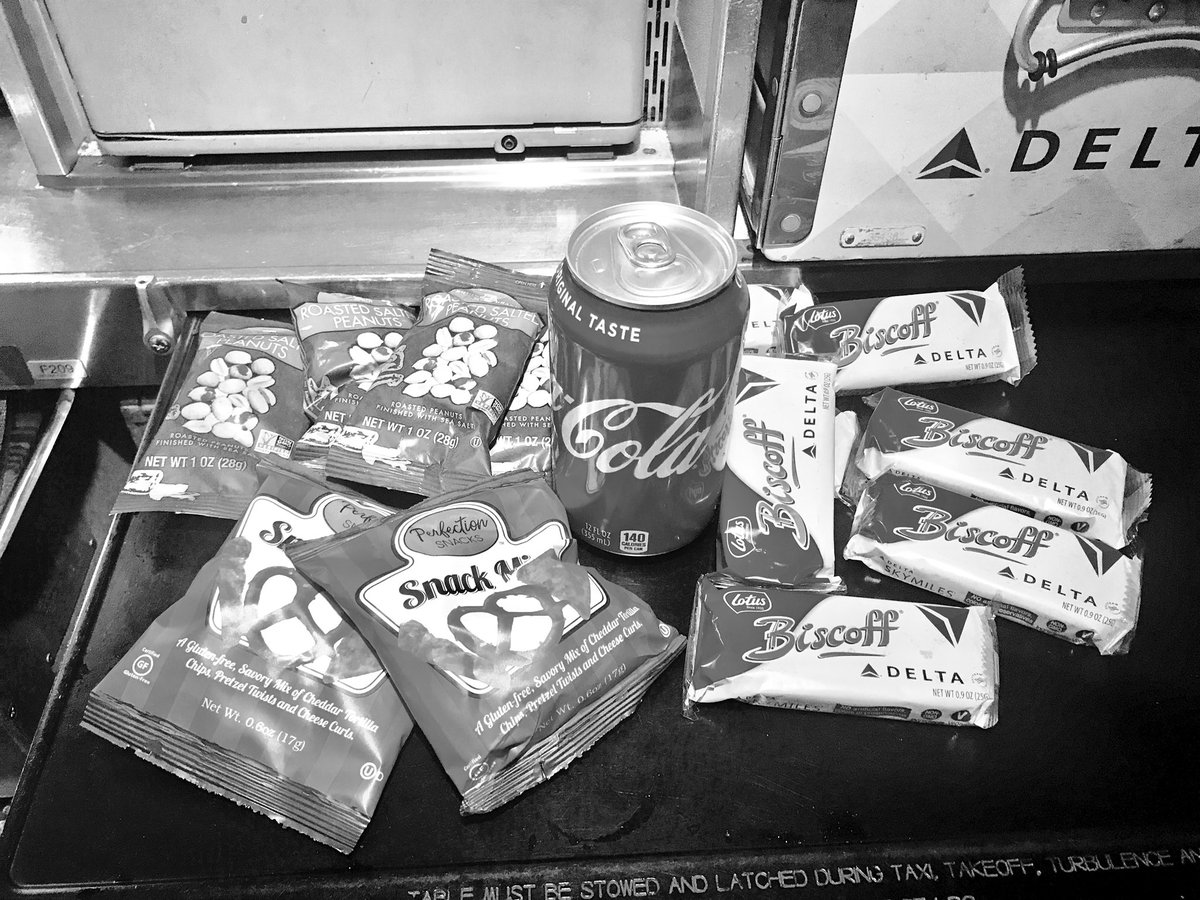 iamkrisztina's tweet photo. Day 4 of 7 of B/W photos of my life. No humans. No explanations. I was challenged by the multi-talented @AndrewWrightUK. Today I challenge @MissAvaBianchi #7BW #blackandwhitechallenge https://t.co/XnAG83ZKO3