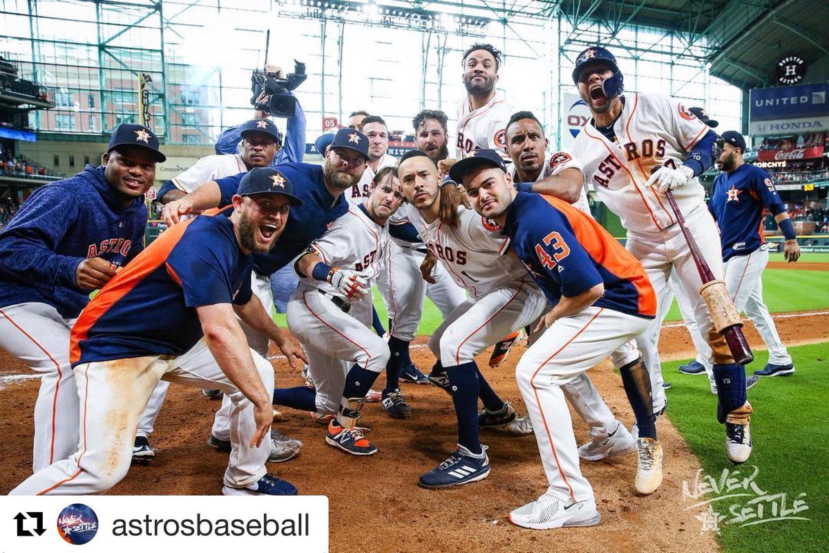ArtfulCodger66's tweet photo. @animalsofworlds They've been watching the Houston @astros. https://t.co/2OK1LLBO4f
