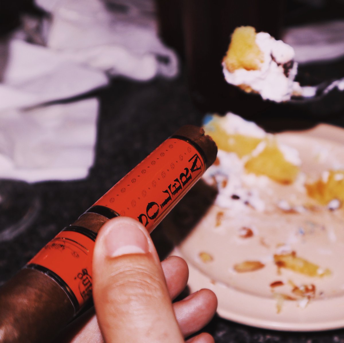 And when the sweet tooth kicks in #latenightsweets #agingroommoment #solera #cake #mishascupcakes #altadisusa