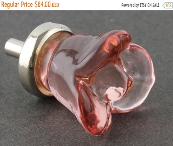 ECKandD's tweet image. On Sale Set of 8 Pink Glass Rose Cabinet Knob Drawer Pull Flower tuppu.net/c5372e85 #chichimama05 #Etsy #GlassKnobs
