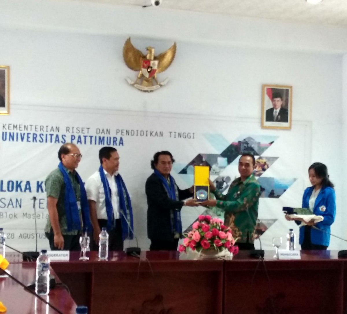 MitraIntimarga's tweet photo. Dr. H. Marhaban Sigalingging at Pattimura University in Maluku, Ambon. He gives lecture about Geology Technical. https://t.co/iGzCGP0tcd
