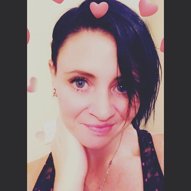 Jen__Deome's tweet image. I’m so sore! Haha...it’s been a good gym week and it’s not even over yet! Yay me! Also there’s nothing like a fresh color to make you feel good! #selfie #selflove #freshcolor #color #black #lovingit #feelgood #fitmom #fitjen #soremuscles #snap #lotsofcar… ift.tt/2LEJb9J