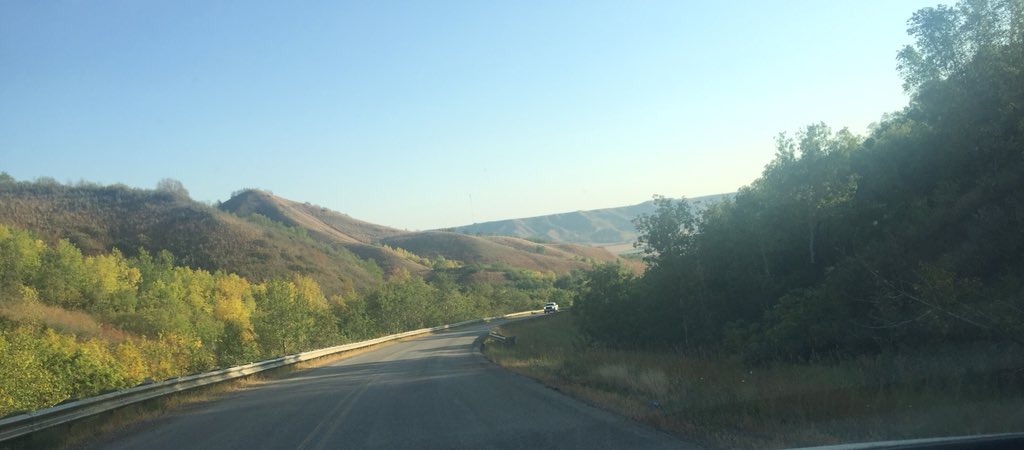sandypinay's tweet photo. This valley. #callingriver #easternTreaty4Territory https://t.co/DKCXGQhbQ5