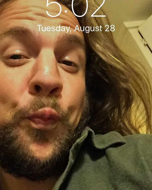 guanoparty's tweet photo. I haven't changed this background since I first dipped into this phone...like a year ago.. just in case I start to take myself too seriously, I guess 😅 https://t.co/HoZuvbDr6S