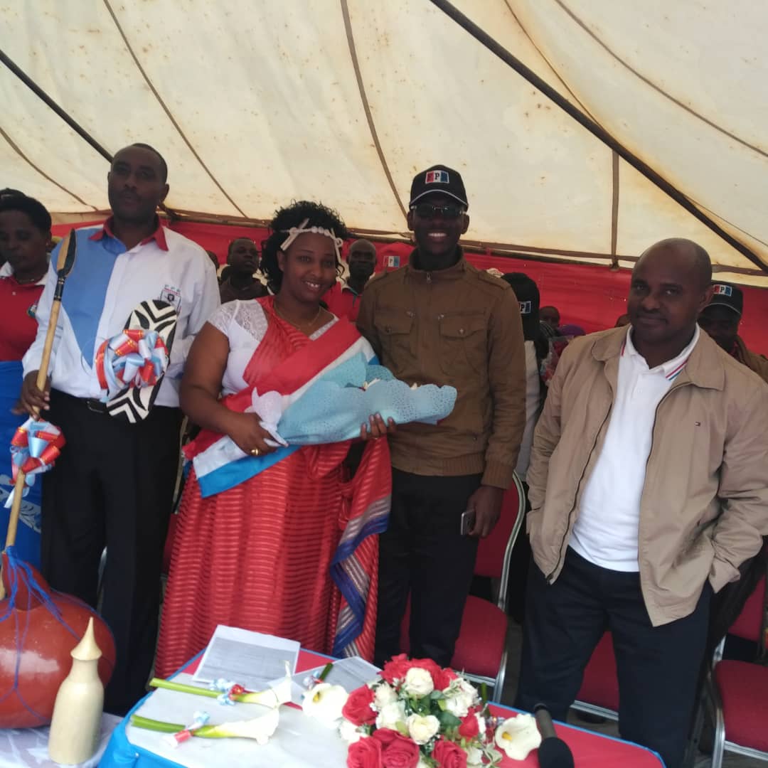 rulindo_Fpr's tweet photo. None kuwa 29/08/2018,
Ibikorwa byo kwamamaza abakandida Depite b'Umuryango FPR INKOTANYI @rulindo_Fpr  byakomereje mu murenge wa Tumba.
Abanyamuryango baragira  bati FPR INKOTANYI  imvugo niyo ngiro tuzatora FPR 100% https://t.co/nnHrw1bSTF