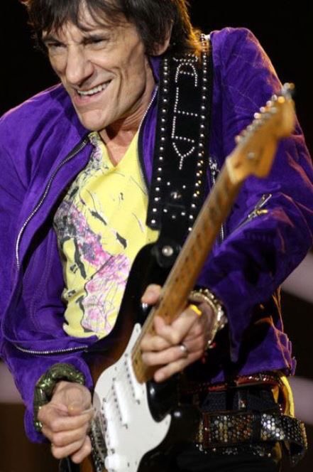 Jumping_Jack_'s tweet photo. Have a #great Thursday #ALL STONES #LOVERS 👅💙🎥🎬 let’s #rock #and #roll #enjoy 💙@RollingStones #rock #on #guyssss #have #fun 👅💙👅 https://t.co/GLGqdnEKiz