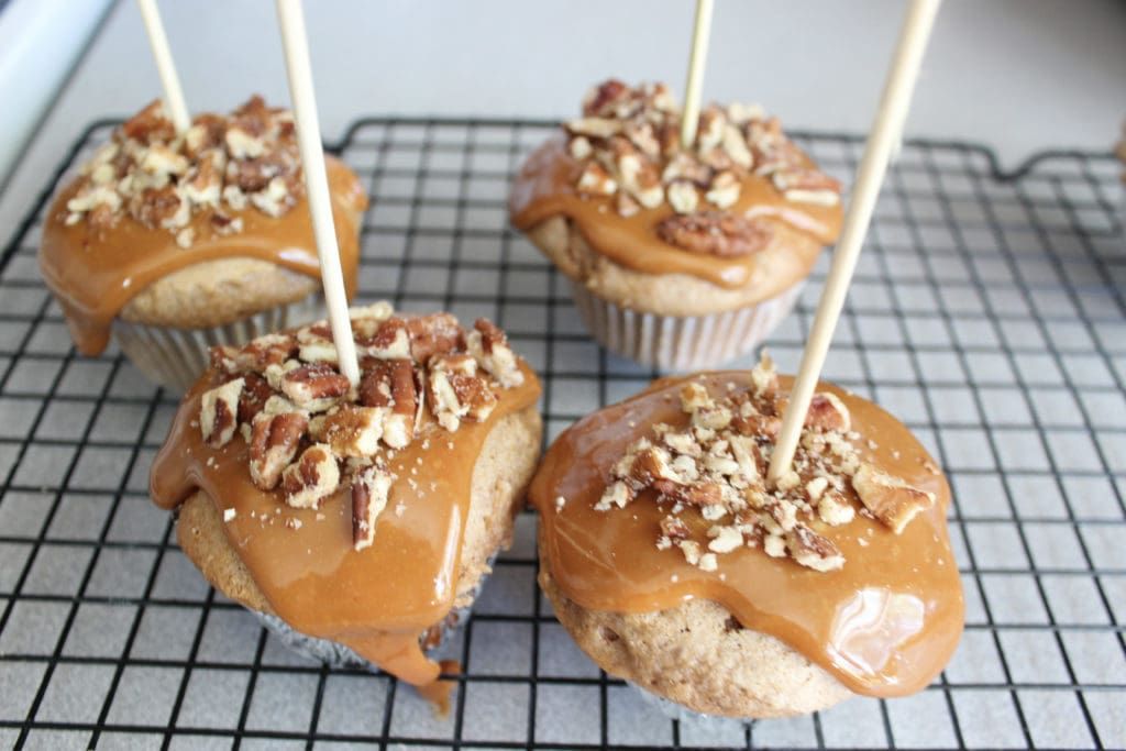 Fall Dessert Recipe: Caramel Apple Cupcakes - <a href="/DanielleSmithTV/">Danielle Smith</a> 
#AwesomeRecipe #AppleCupcakes 😍😍😍
buff.ly/2oirCDd