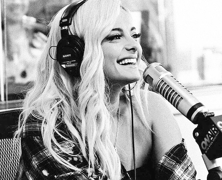 RexhaBrasil's tweet photo. Hoje, 30 de agosto, Bebe Rexha está completando 29 anos! 
Nós do BRBR somos MUITO gratos pela ídola que temos. Absolutamente tudo que nós fazemos pela Bleta é com amor de fã e a nossa maior recompensa é vê-la feliz sempre!

WE LOVE YOU BEBE! 💗#HappyBirthdayBebeRexha https://t.co/0gSWeiJ2mP