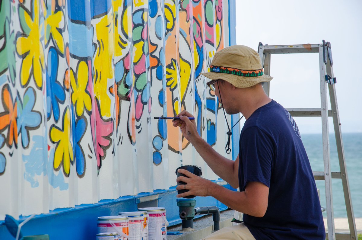 海の駅あやはし館 Ayahashikan Official 写真は あやはし館コンテナ裏の素敵なアート 門秀彦さんの作品です 子供たちの夏休みももうすぐ終わりますね 今年も賑やかで楽しい夏休みでした 全国のお父さん お母さんもお疲れさまでした あやはし館 道