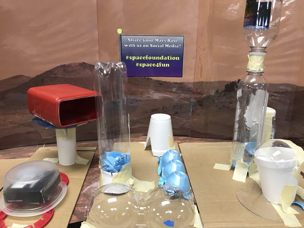 skeithbarger's tweet image. Awesome night filled with Telescope viewing, Virtual Reality, driving Rovers in the Marsyard and building a Mars base. All in a nights work! #spacefoundation #space4fun