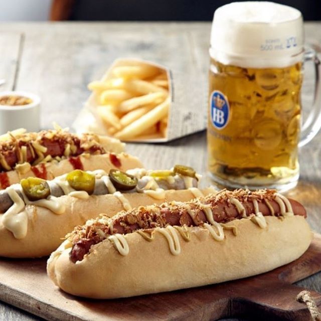 Highpoint_'s tweet image. HOT DIGGITY DOG! Just in time for the perfect Father’s Day lunch, @the.bavarian are opening at Highpoint! To celebrate, they are giving away 500 Bavarian Hotdogs to the first 500 customers from 5pm tomo, Fri 31st Aug 🌭🌭
#thebavarian #germanfood #bier… ift.tt/2PV2TBw