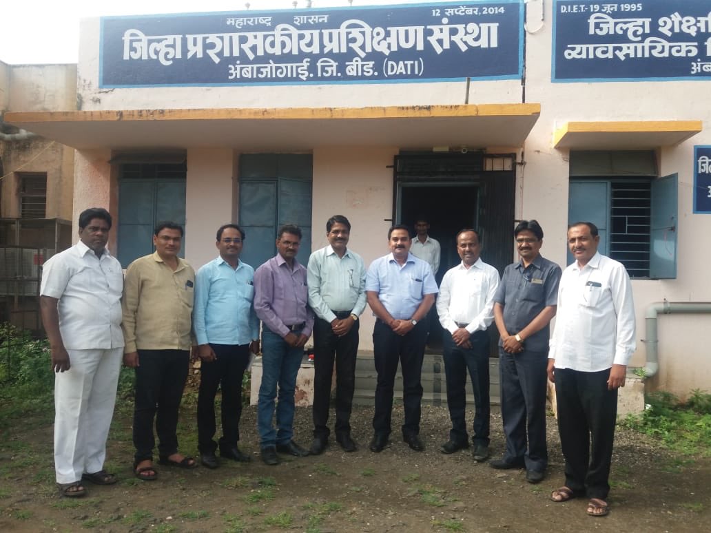 shridhar_44's tweet photo. Hon Ranjeet Deshmukh, Programme Offier RMSA Mumbai visited DIECPD Ambajogai Dist Beed .#rmsachess https://t.co/J0icbNoddg
