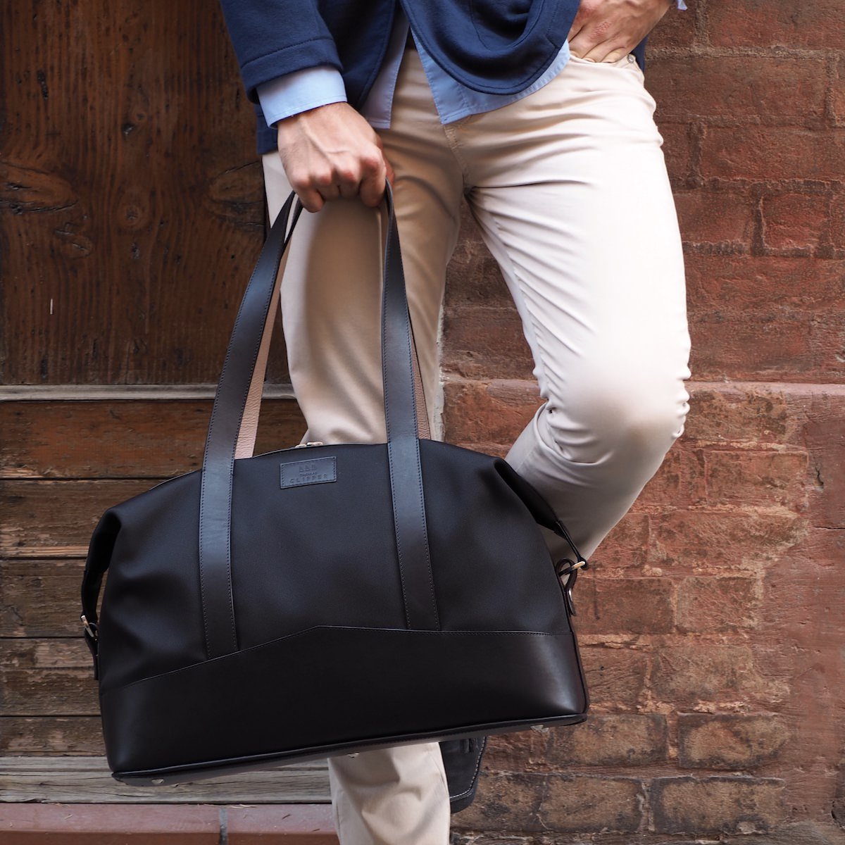 _twodegrees's tweet image. Our friends @thomasclipper are a #British brand who make some of the best gear for #men around. They've just launched their new collection of #luxury leather wallets, overnight bags and other goodies - check it out here: bit.ly/2wtm5Ov #crowdfunding
