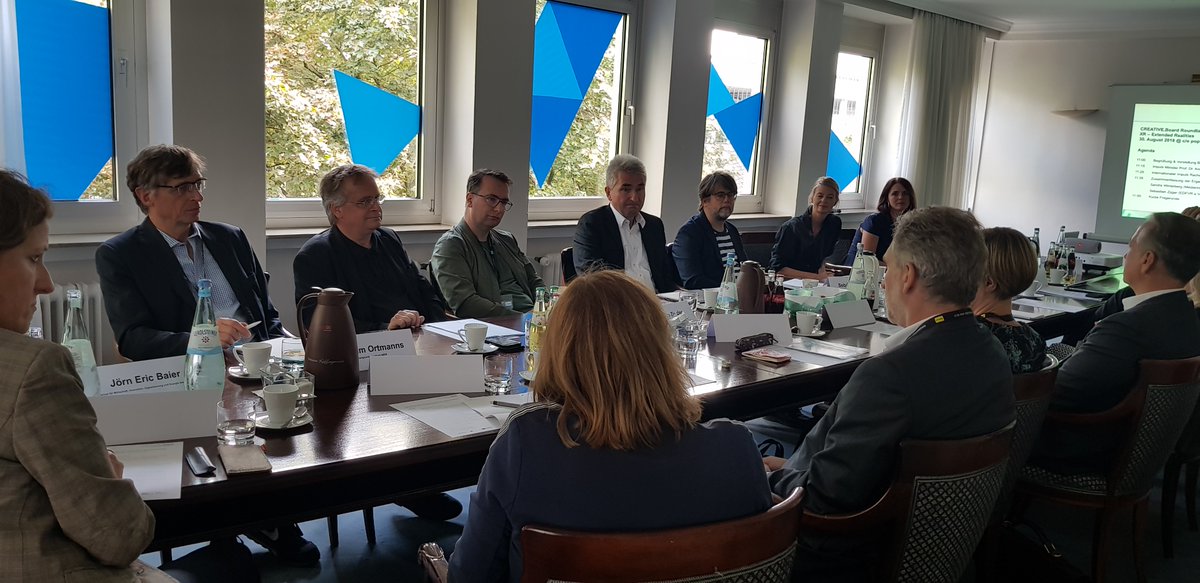 CREATIVE_NRW's tweet photo. Am Rande der #copopcon18 traf sich heute auch unser #CREATIVEboard mit @a_pinkwart / @WirtschaftNRW – ein Impuls zu VR/AR kam von @sibleyspeaks https://t.co/j3oibh9crh