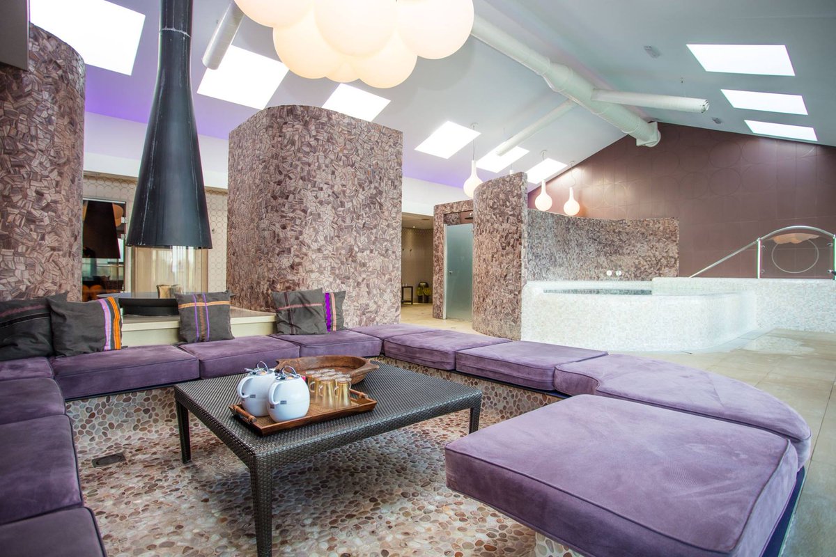 BedruthanHotel's tweet photo. It's important to find your rhythm in a spa. We recommend warming up in the caldarium to get your body used to a warmer temperature. Use the steam room or sauna interchangeably with 15 minutes in each and 15 minutes to rest. #nsw2018 #NationalSpaWeek #SpaWeekUK @SpaWeekUK https://t.co/e3sd56lEnE