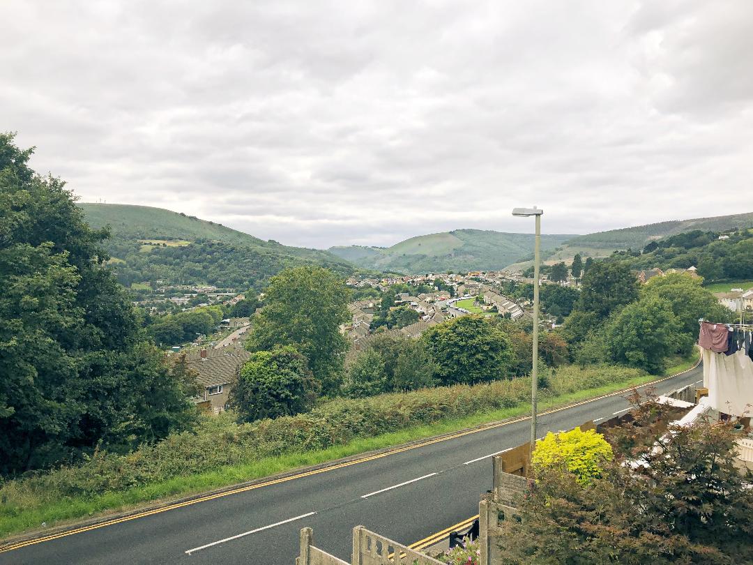 LuscombeandCo's tweet photo. 👀🌳Great view from Preseli Close in Risca. 👍One of our of listings taken today! 
- Ben

Do you have a property in the area as well that you’re thinking of renting? We’ve got tenants looking! Call us today on 01633 265222

#letproperty #anotherlet #iLoveRisca #iLoveNewport https://t.co/u9ay4gh12T