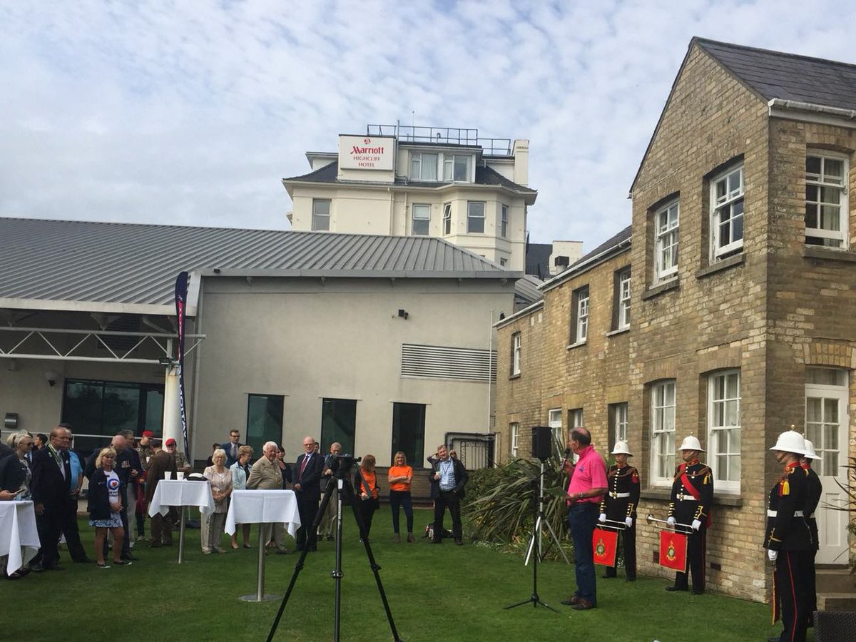 Fantastic start to the #Bournemouth #AirFestival 
Enjoy the best views from our clifftop garden 😍✈️
facebook.com/BournemouthHig…
 <a href="/BmthAirFest/">Bournemouth Air Festival</a> #BBQ #airshow #RedArrows #LoveBournemouth #visitdorset #RAF100 #royalnavy #britisharmy