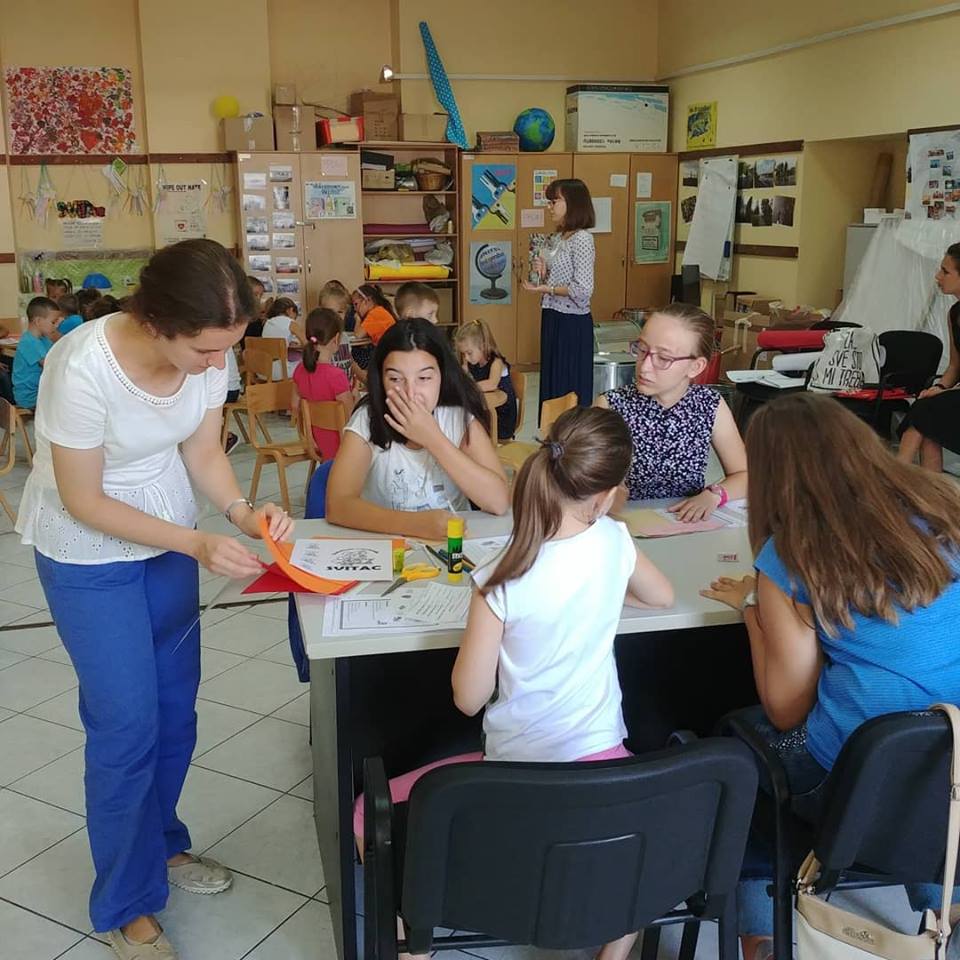 varcakovic5's tweet photo. Summer camps day 4
#gettoknowrealyou #projectexpression #culturediversity #mosaic #creative #music #languages #svitacbosnia #fireflyinternational https://t.co/of85dBAQtP