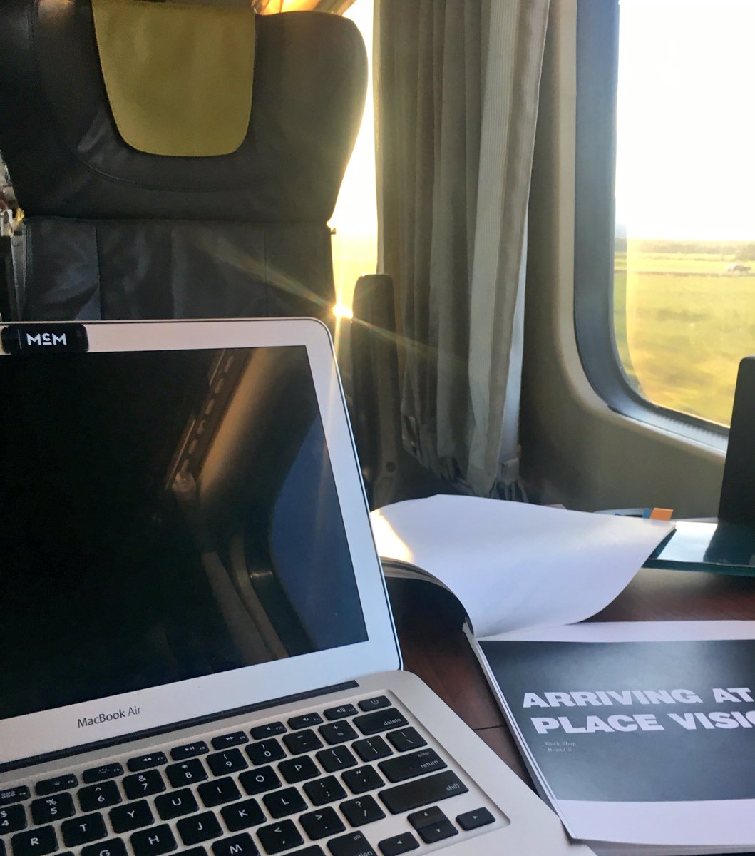 reagan_bradley's tweet photo. MTL bound for a strategic planning session🚊 https://t.co/RO5hgfBlke