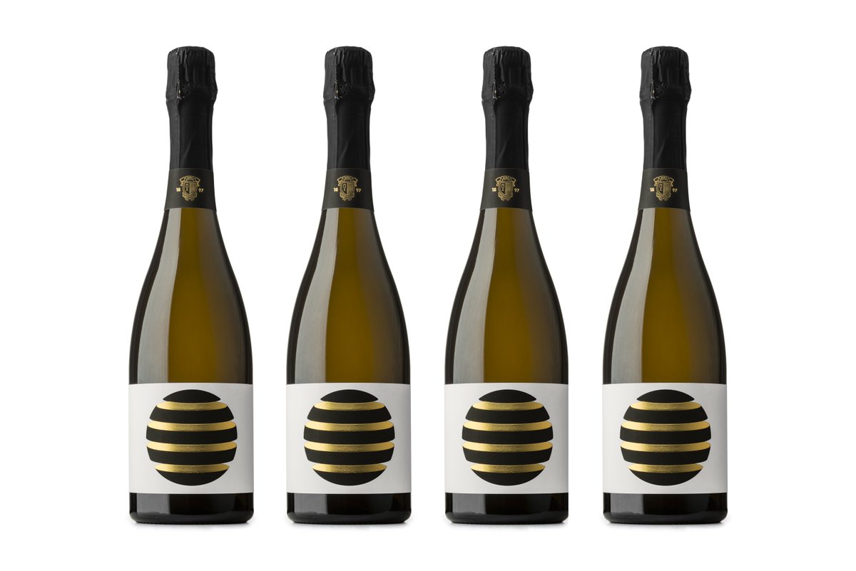 Atipus's tweet photo. Label design of a special product for @mariarigolordi . Microtiratges are small experimental productions of cava. Microtiratges 2 is a visual study of Xarel·lo grape structure, the most representative penedès variety.

#archive #packagingdesign #labeldesign #cava #atipus https://t.co/luxXs3AS37