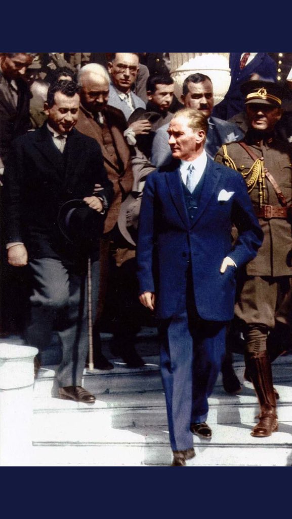 Vatanımızın düşman işgalinden kurtuluş günüdür bugün.
Ve bu vatan Atatürk eseridir. Bu yolda can veren şehitlerin ruhu şad olsun.
Kendine 'Ben Türk'üm' diyebilen herkesin Zafer Bayramı Kutlu Olsun!
NE MUTLU TÜRKÜM DİYENE!