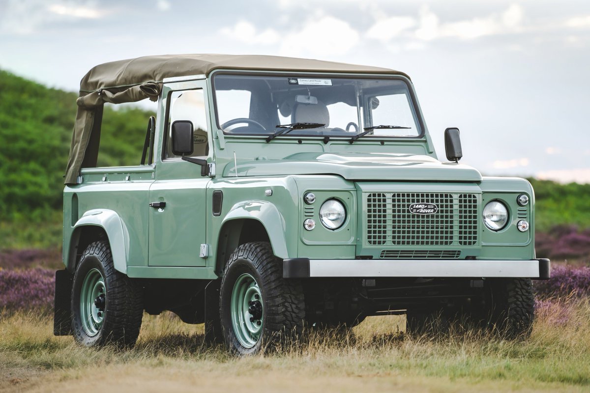 landroverpa's tweet photo. A tribute of a timeless icon
By @landroverpa for @WMS_Classics
#Defender90 #landroverdefender #landroverphotoalbum #inkyenston #4x4 #offroad #WilliamsClassics #BritishClassic #LandRover70Years #heritagedefender https://t.co/yhDTwFUg7s